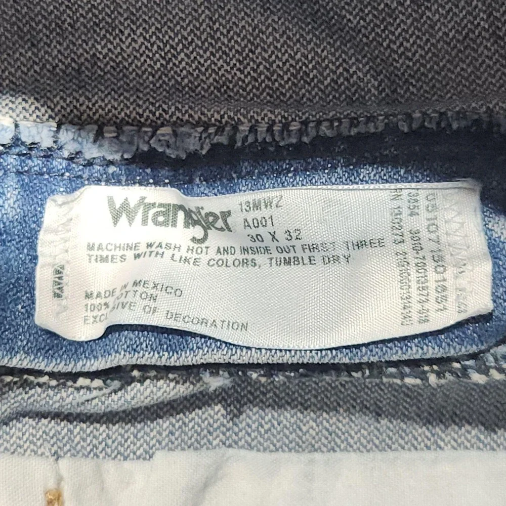 Wrangler 13MWZ Jeans Mens 30x32 Blue Medium Wash Cowboy Cut Straight Denim